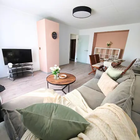 Lejlighed Family Apartment, Free Private Parking *